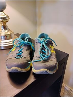 Under Armour Women's Gray and Teal Athletic Sneakers | Size 7.5